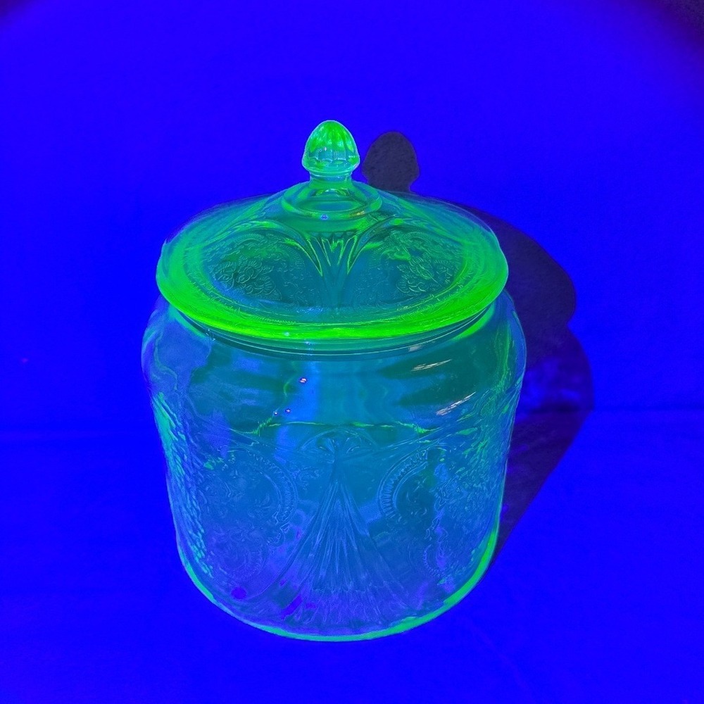 Vintage Hazel Atlas Green Depression Uranium Royal Lace Cookie/Biscuit Jar